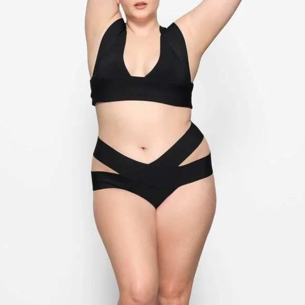 SKIMS KNIT BEACHWEAR‎ STRAPPY BOTTOM in Onyx NEW